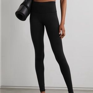 Alo Yoga's 'Airbrush' 7/8 leggings black